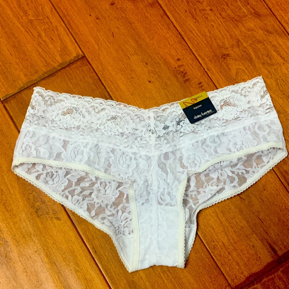 New! Daisy Fuentes white lace hipster panties size small